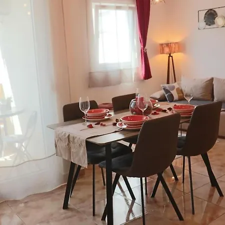 Kikaso - Near Mall Of Split, Free Parking *